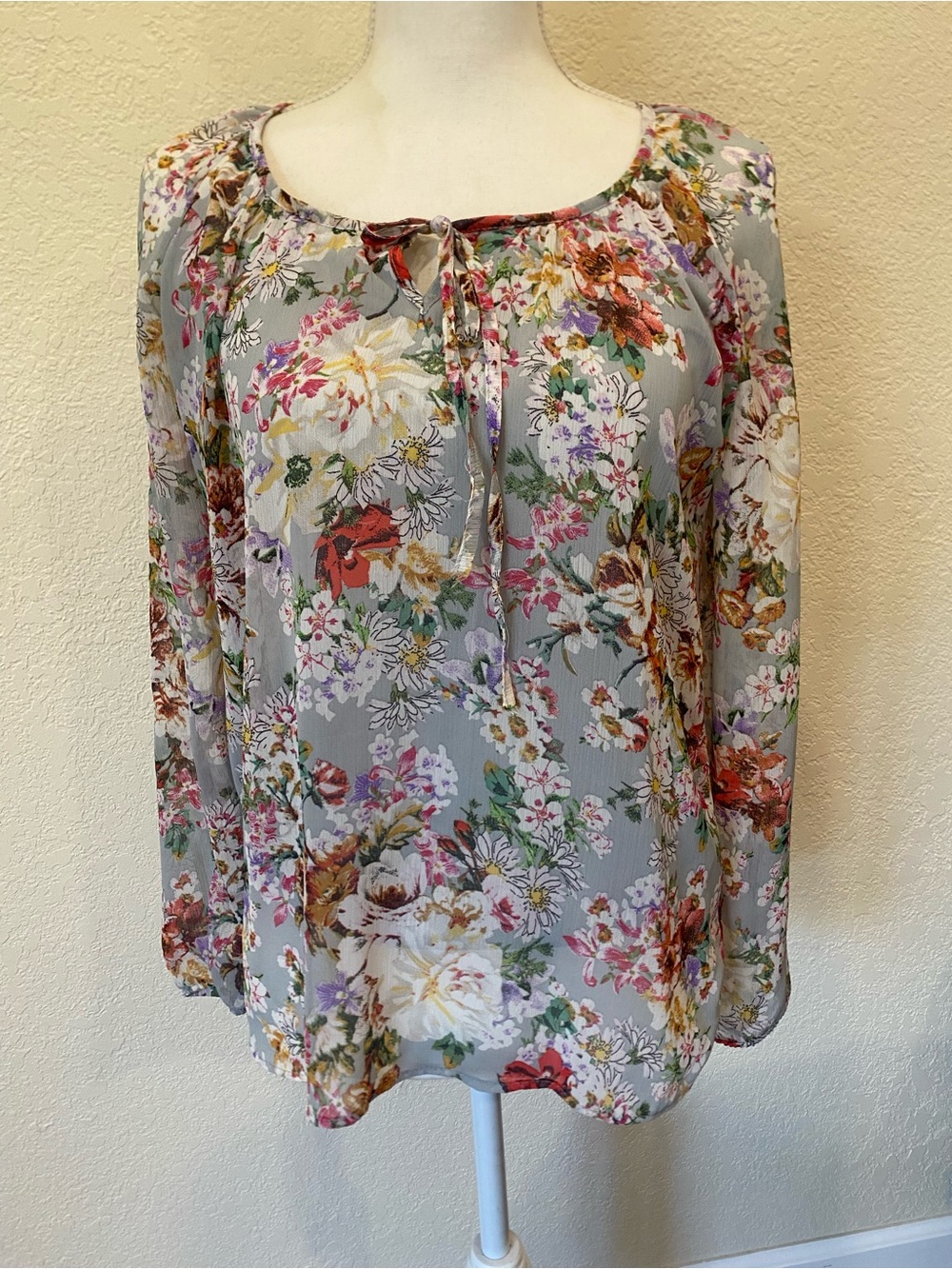 Light Gray Floral Tie-Neck Peasant Blouse